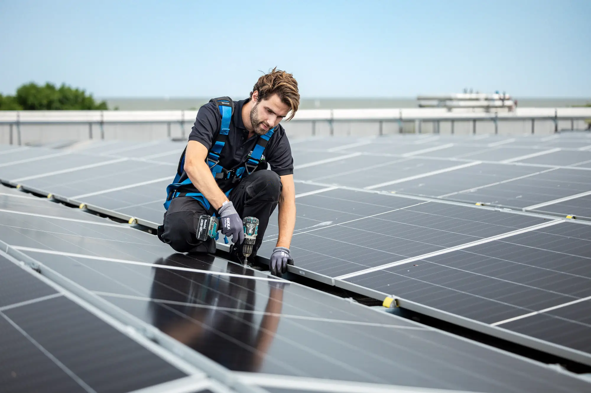 Zonnepanelen voor bedrijven installatie - Smit Duurzame Energie